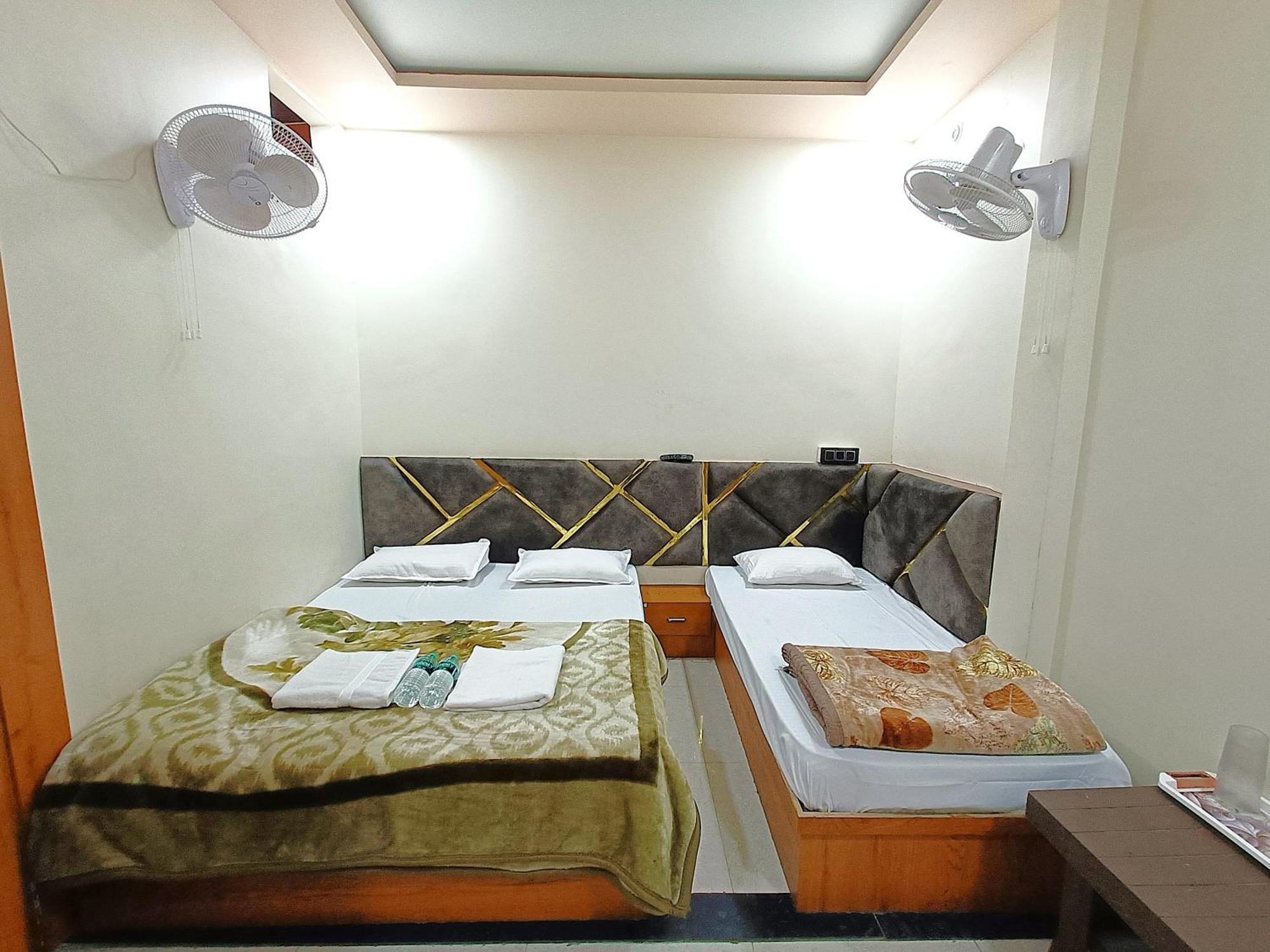 Hotel Shreem Уджайн Екстериор снимка