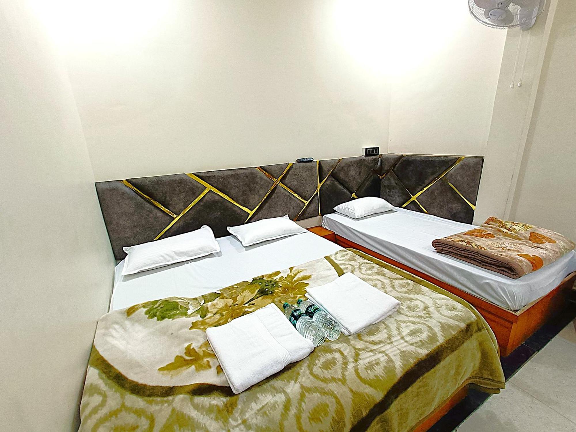 Hotel Shreem Уджайн Екстериор снимка