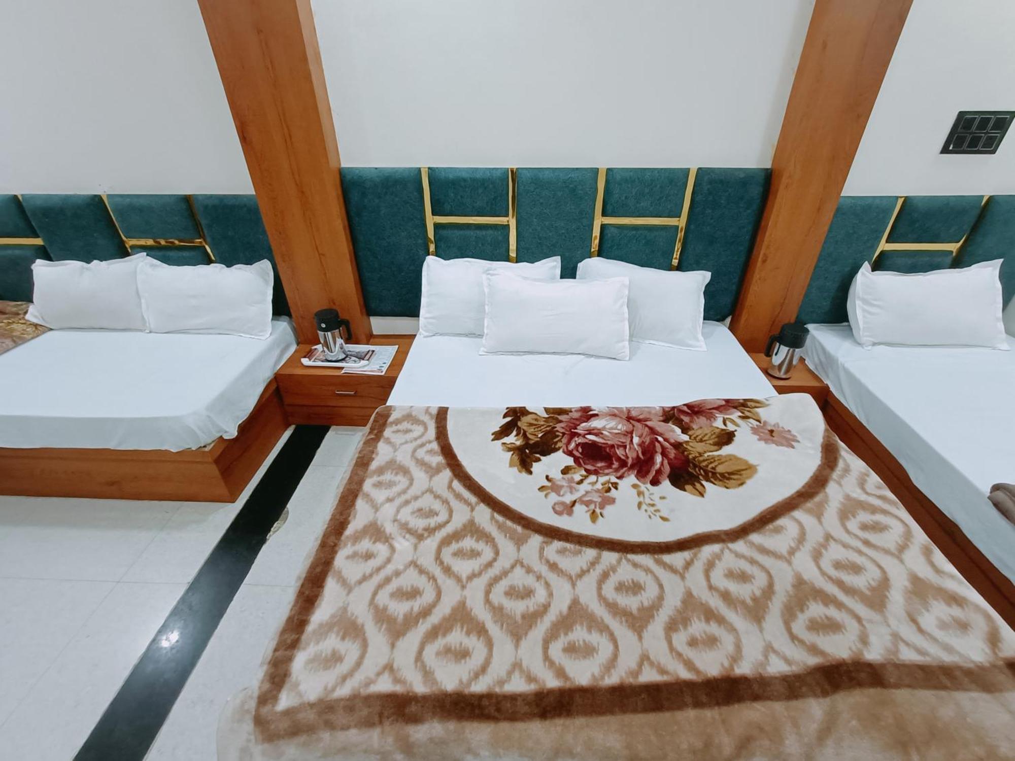 Hotel Shreem Уджайн Екстериор снимка