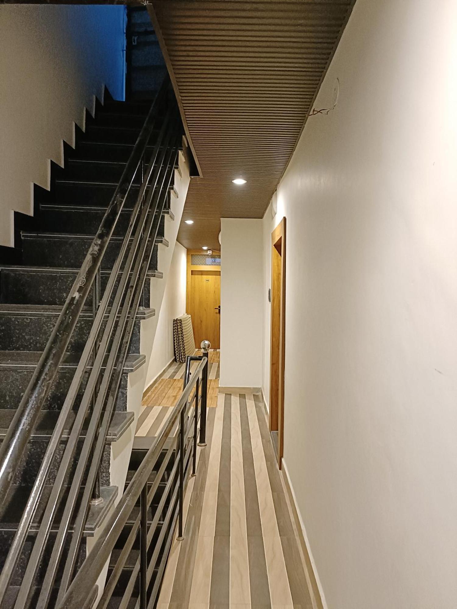 Hotel Shreem Уджайн Екстериор снимка