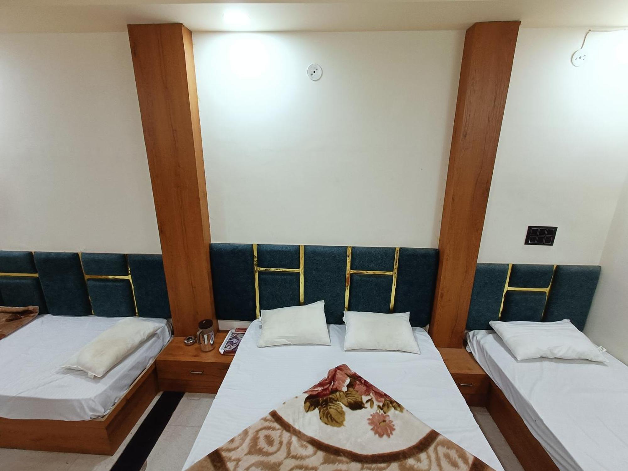 Hotel Shreem Уджайн Екстериор снимка