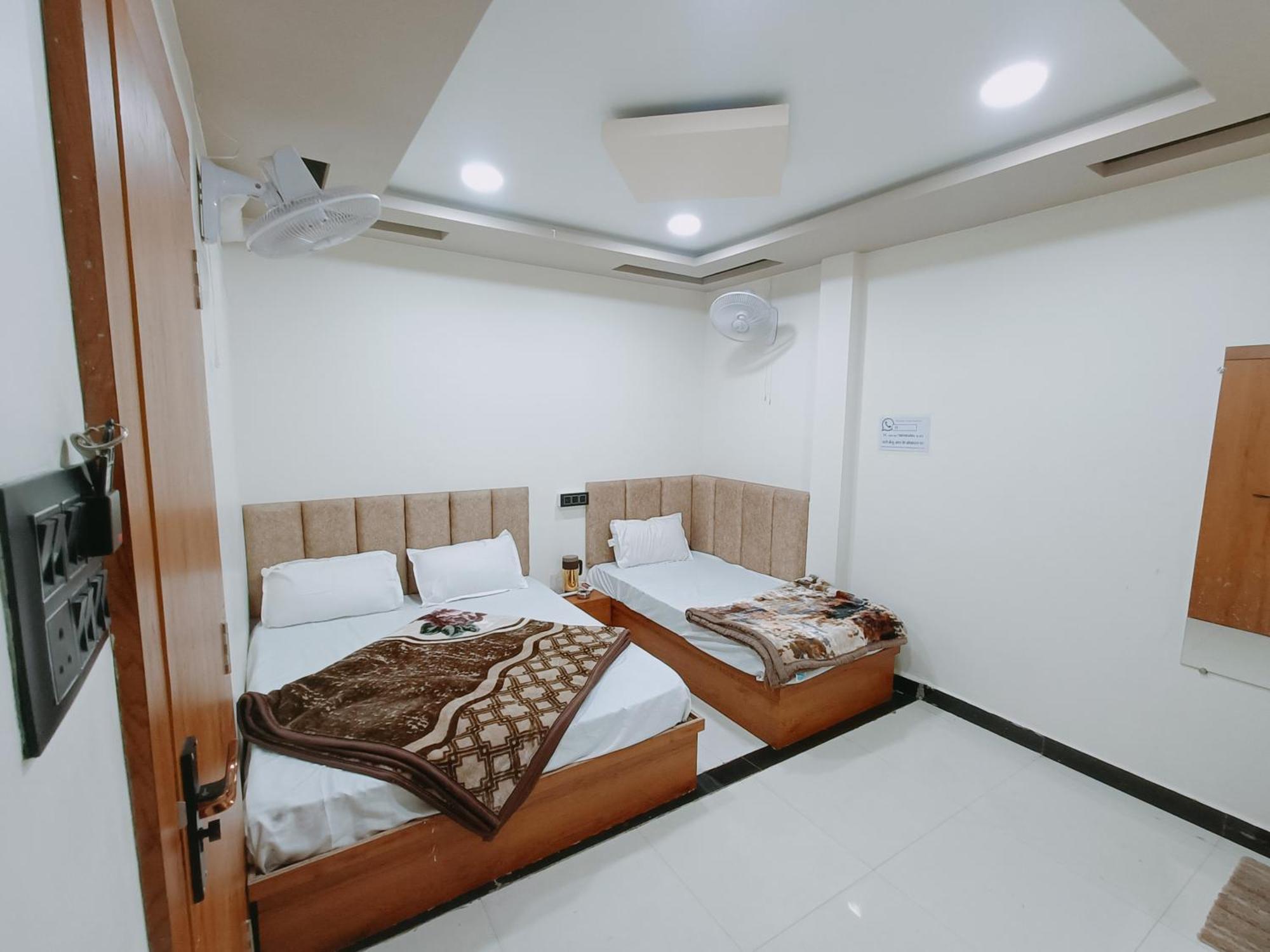 Hotel Shreem Уджайн Екстериор снимка