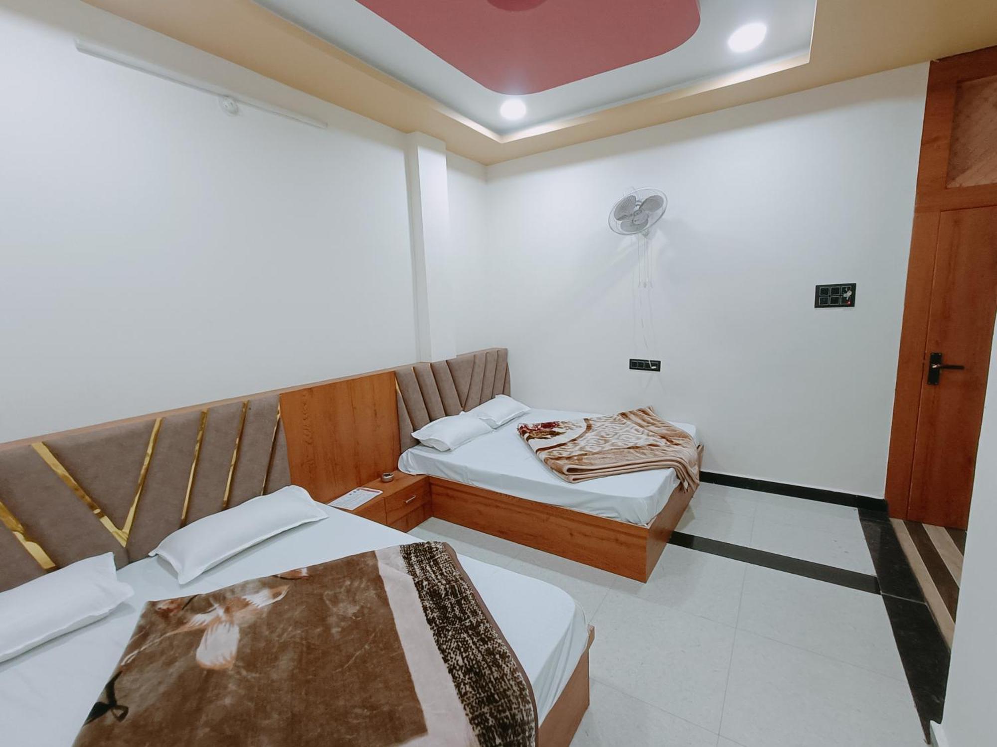Hotel Shreem Уджайн Екстериор снимка