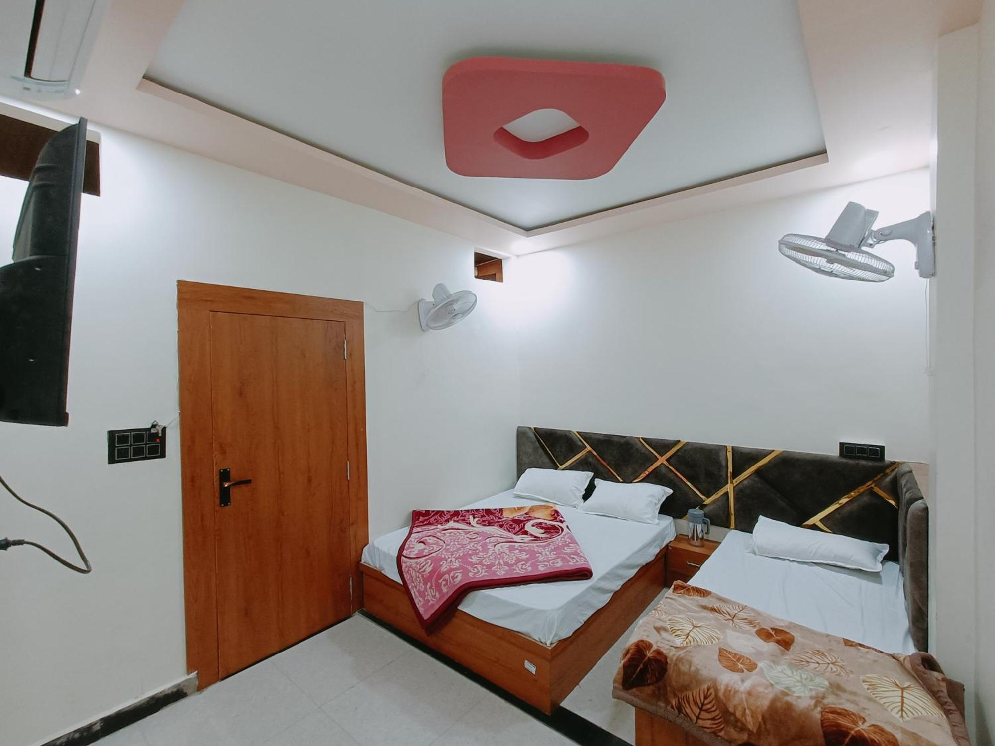 Hotel Shreem Уджайн Екстериор снимка