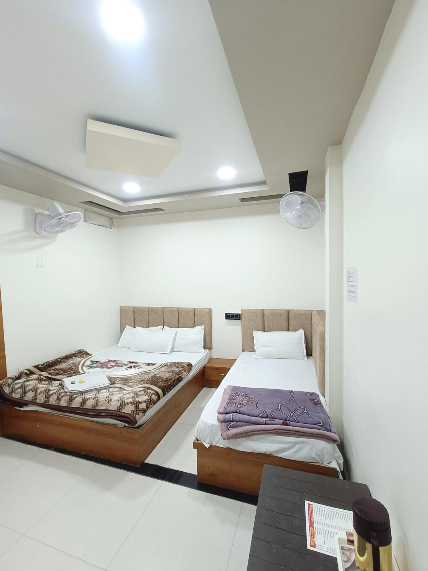 Hotel Shreem Уджайн Стая снимка