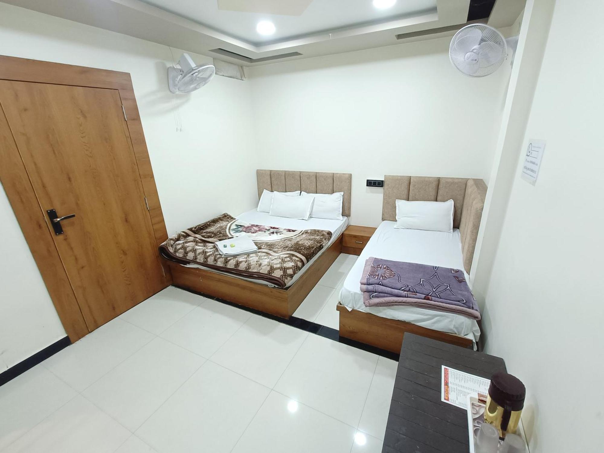 Hotel Shreem Уджайн Стая снимка