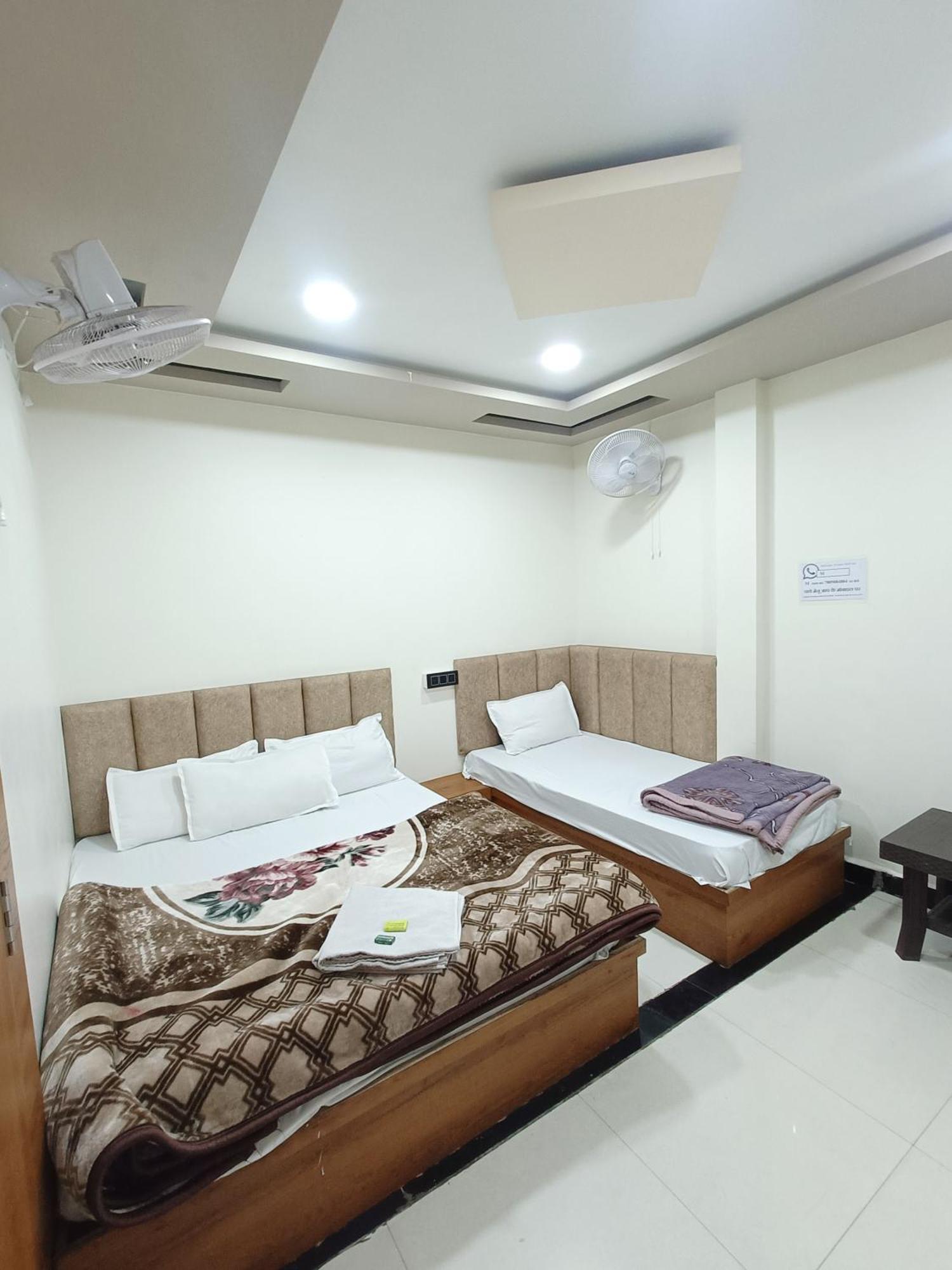 Hotel Shreem Уджайн Стая снимка