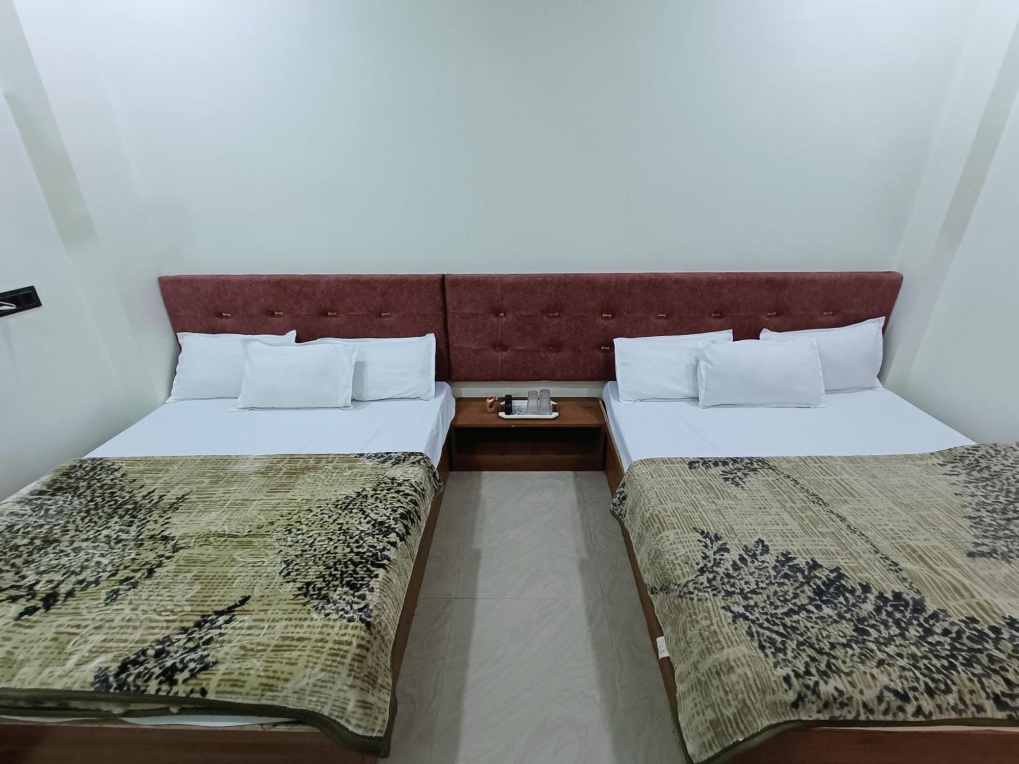 Hotel Shreem Уджайн Екстериор снимка