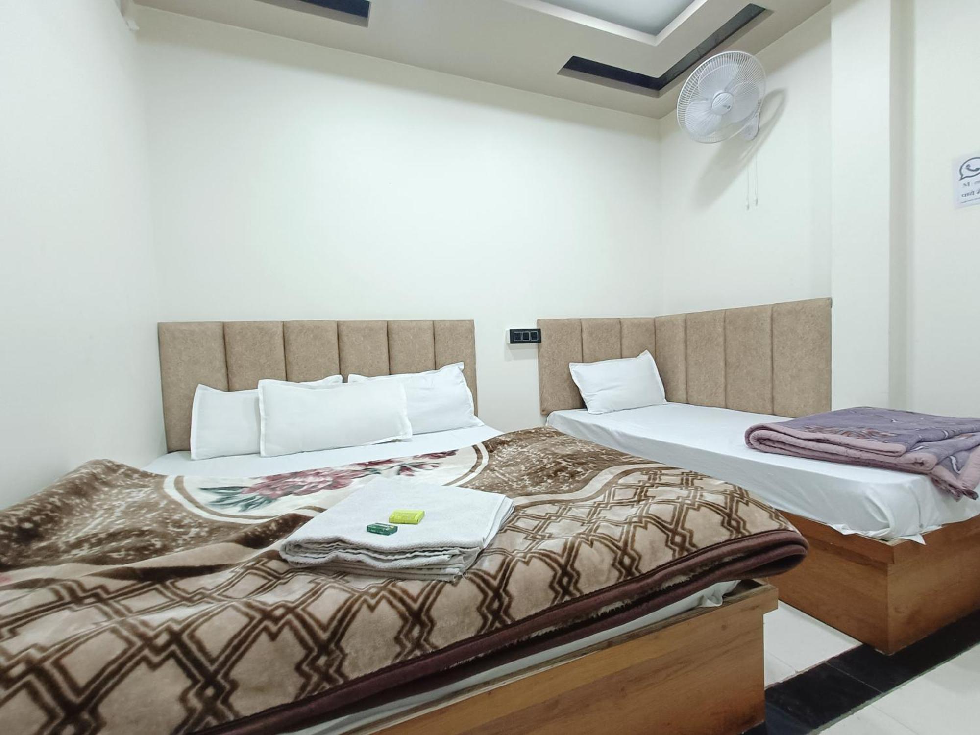 Hotel Shreem Уджайн Стая снимка
