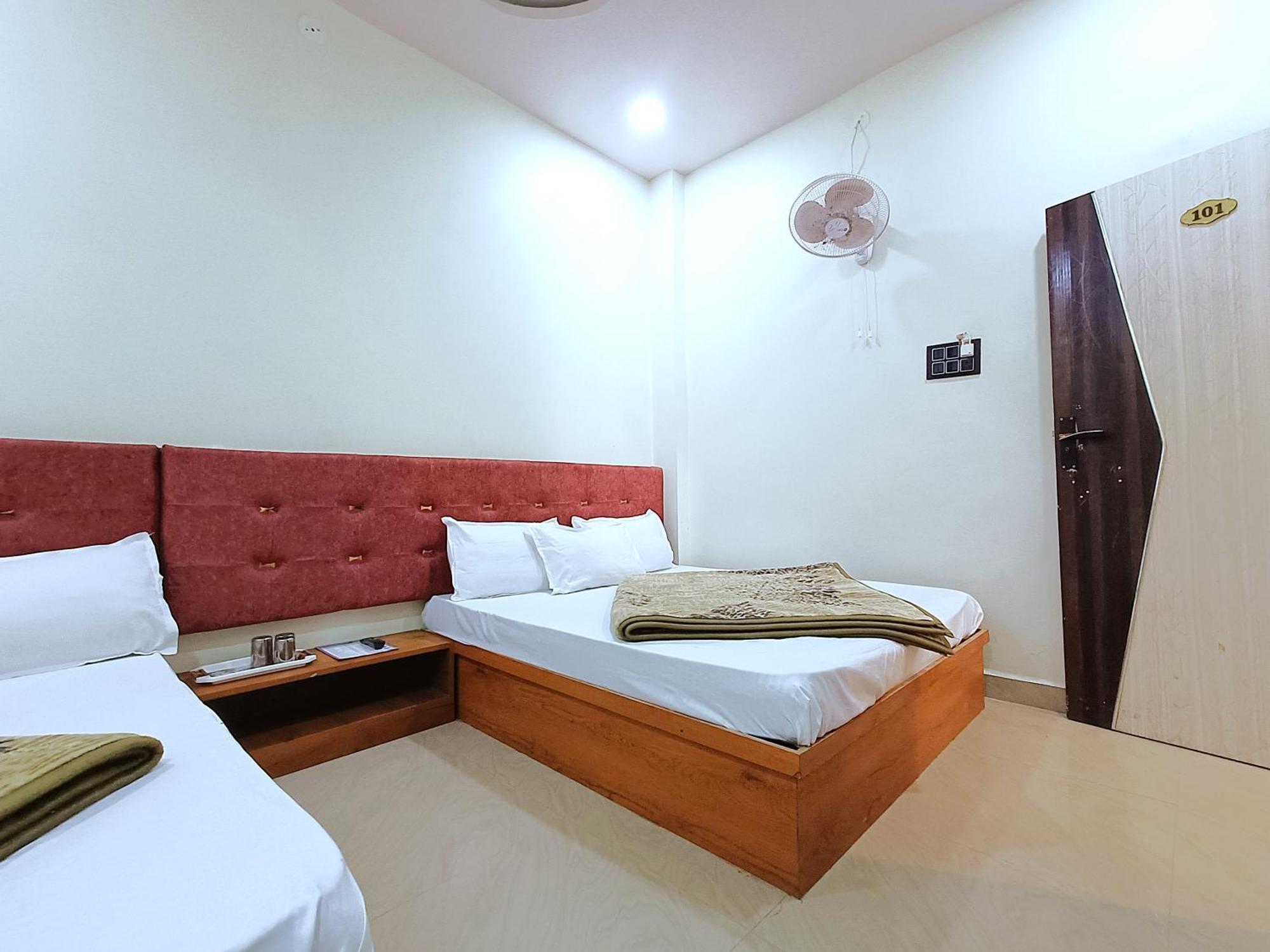 Hotel Shreem Уджайн Екстериор снимка