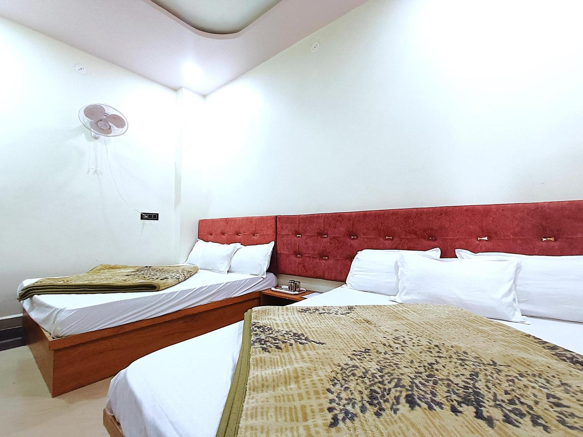 Hotel Shreem Уджайн Екстериор снимка