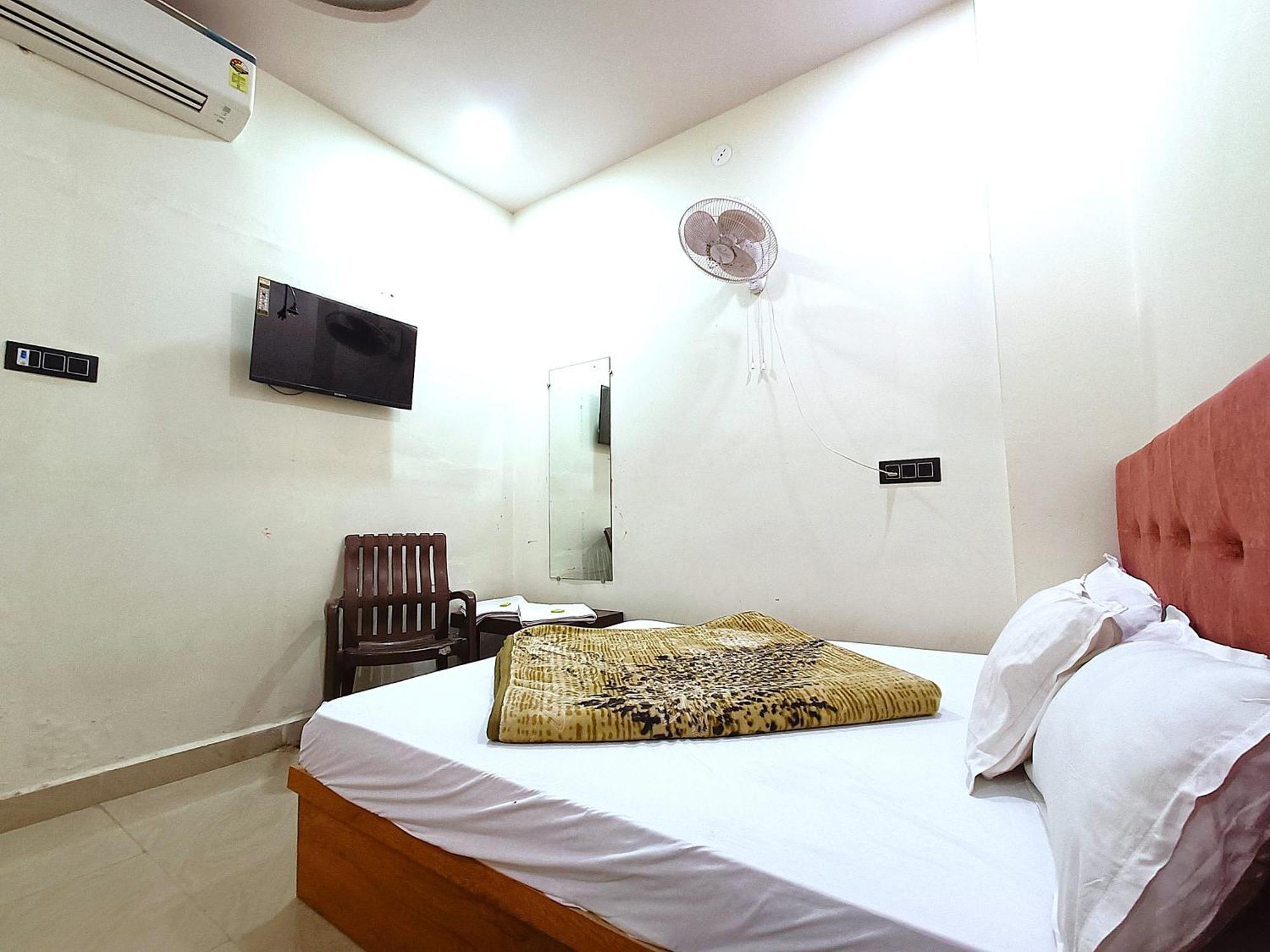 Hotel Shreem Уджайн Екстериор снимка