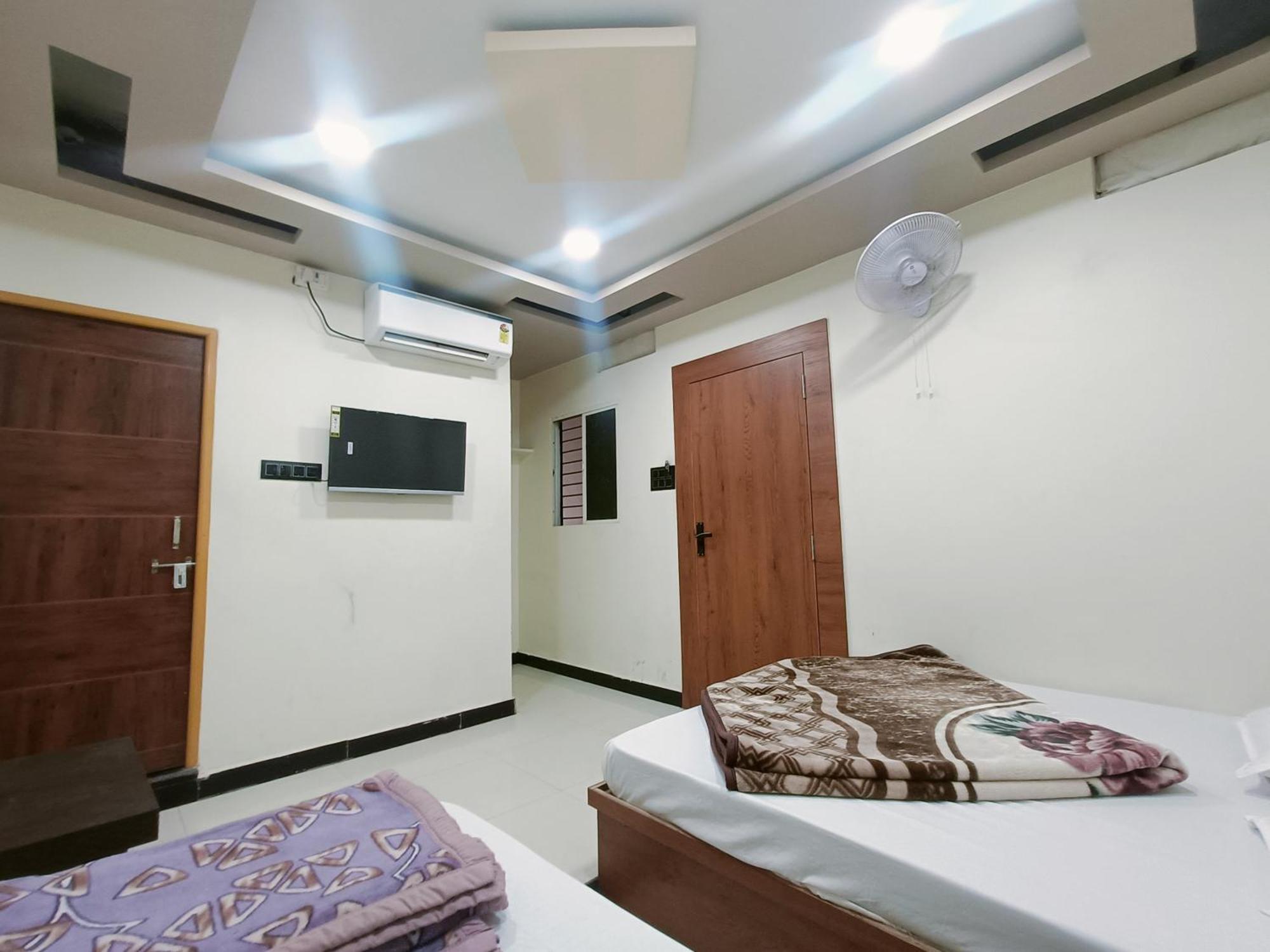 Hotel Shreem Уджайн Екстериор снимка