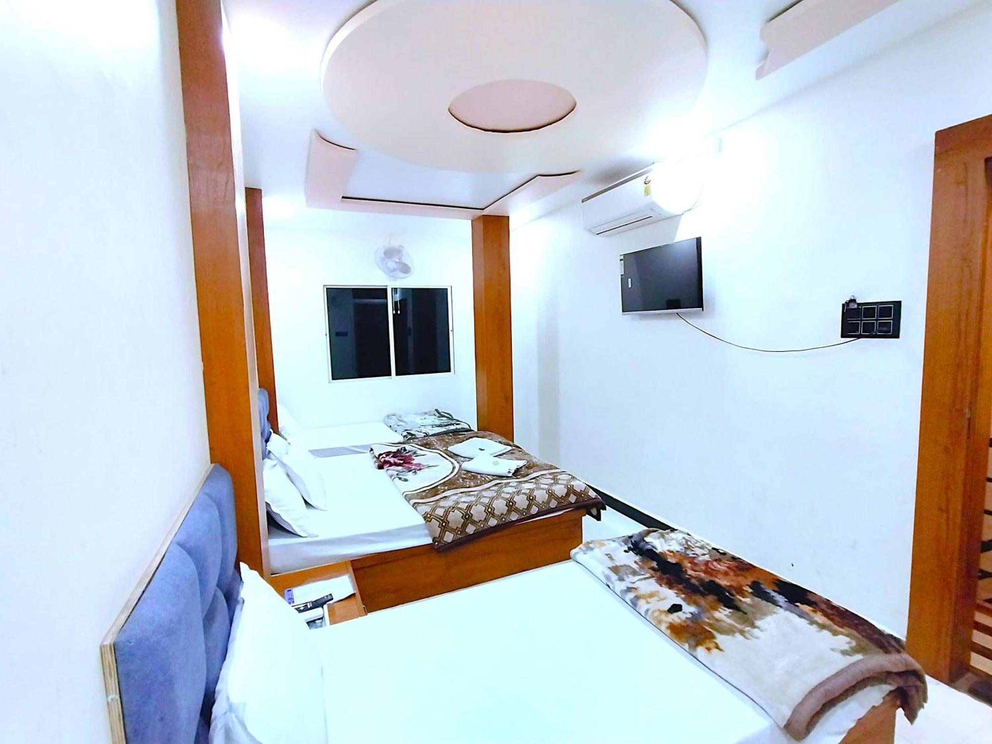 Hotel Shreem Уджайн Екстериор снимка