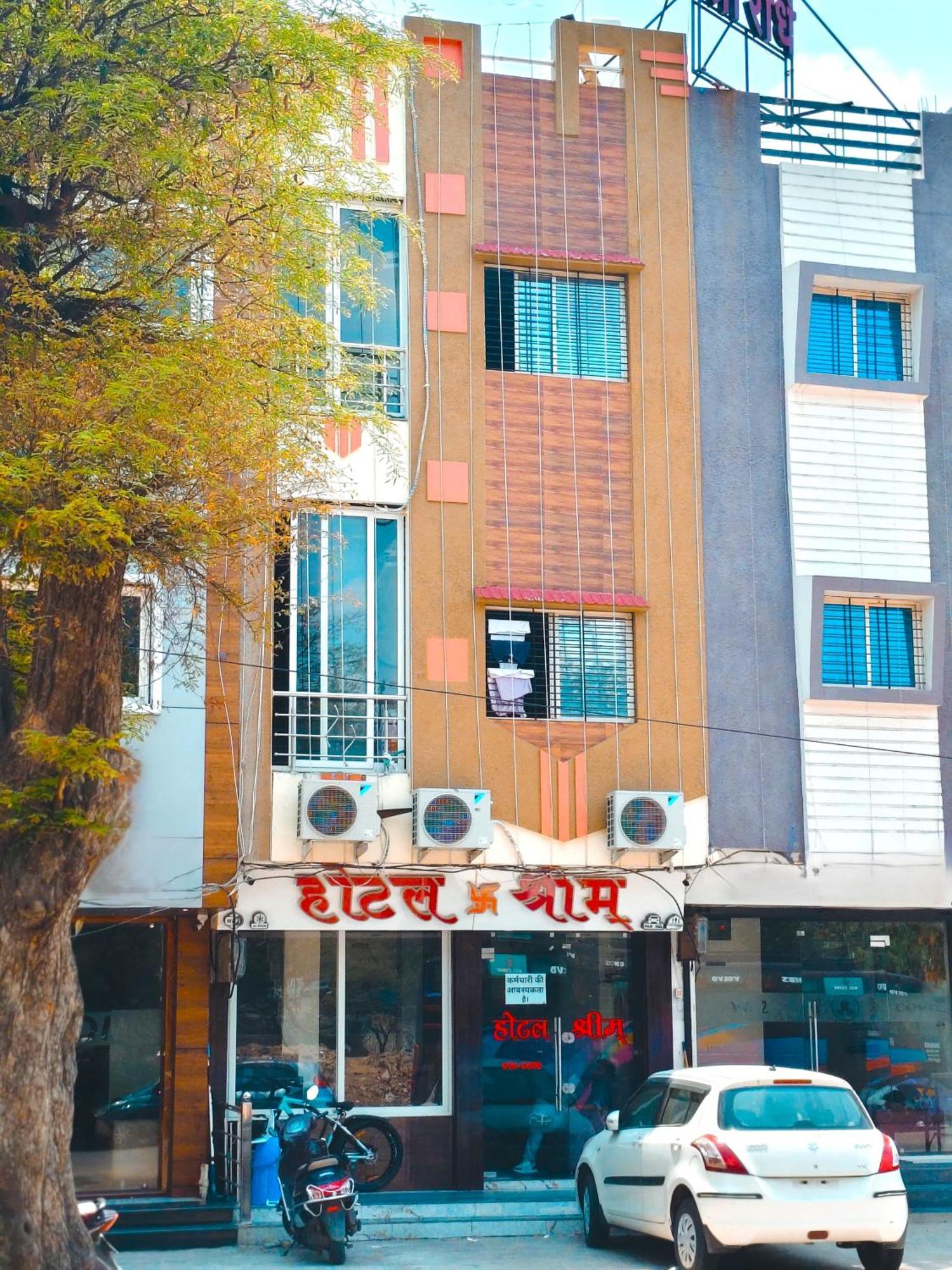Hotel Shreem Уджайн Екстериор снимка